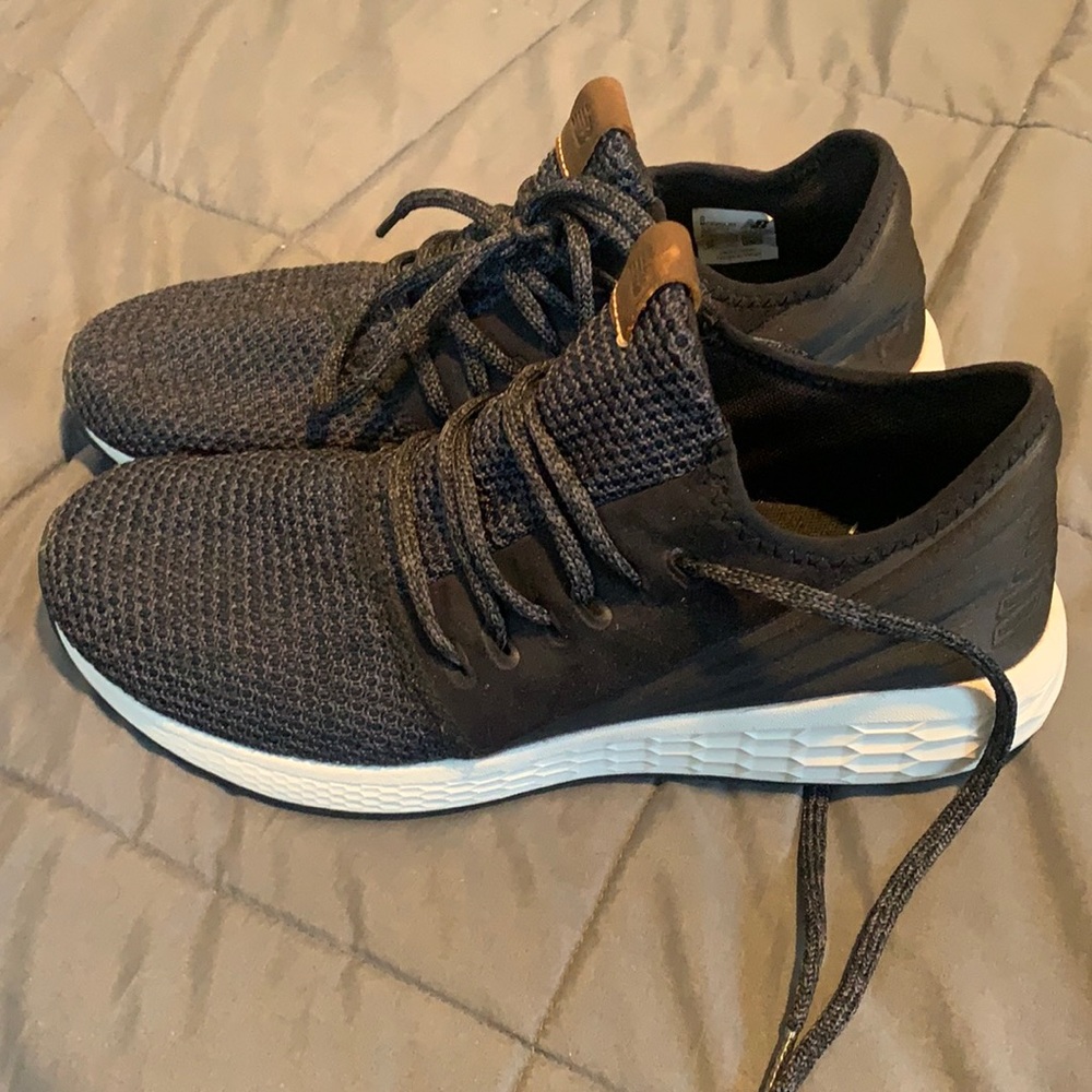 New Balance | Black & grey sneaker | Men’s Size 11